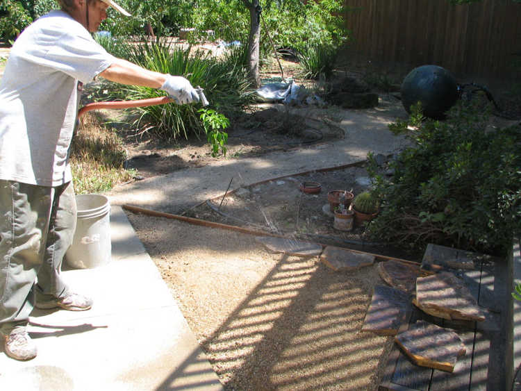 Laying a flagstone pathway